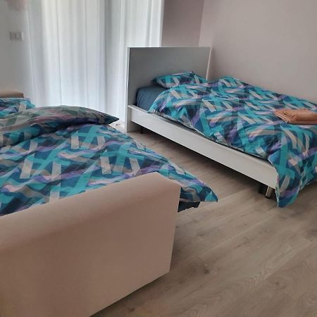 Luxurious Double Bedroom Suite Tirana Esterno foto