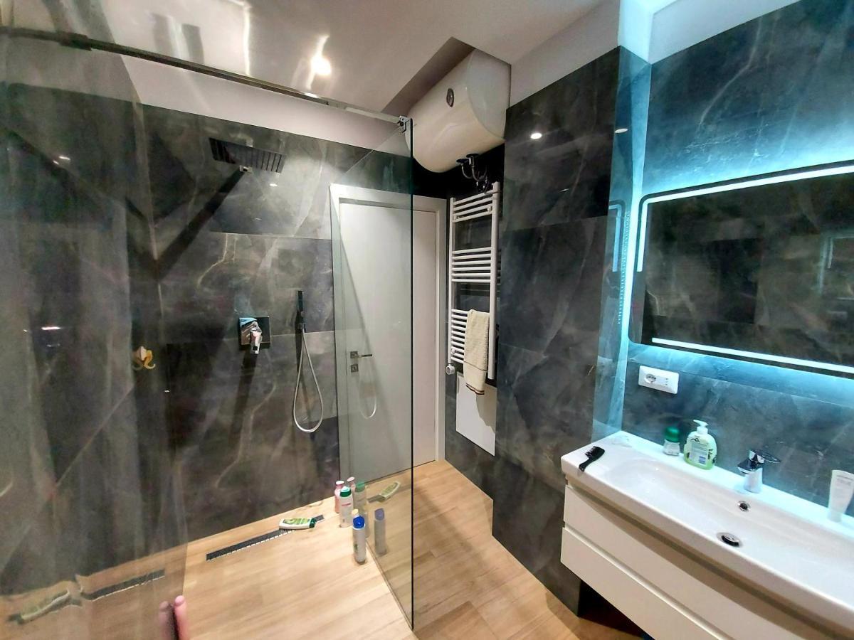 Luxurious Double Bedroom Suite Tirana Esterno foto